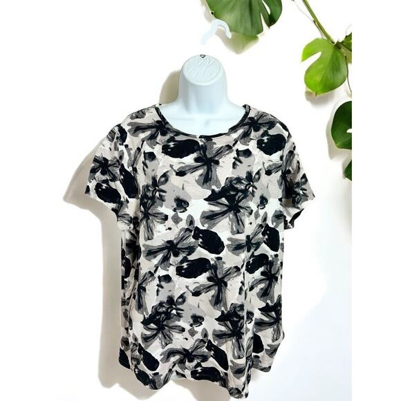 St. John's Bay Black Floral Blouse Sz 1X Cotton Short Sleeve Top Soft Stretch - Picture 1 of 5